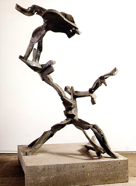 Photograph of 'Serrata', a 1994 sculpture by Katherine Gili; forged mild steel, zinc-sprayed; 152cm high
